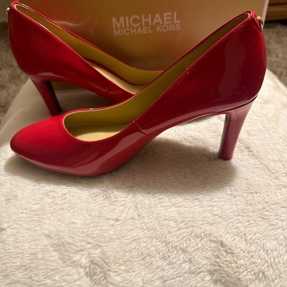 Red Pumps - Picture 3 of 3